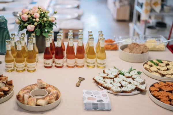 Töpfertempel Keramik Werkstatt in Stuttgart Süd für Töpferkurse an der Drehscheibe, kreative Events, Brennservice, Offene Werkstatt, After Work, und vieles mehr.