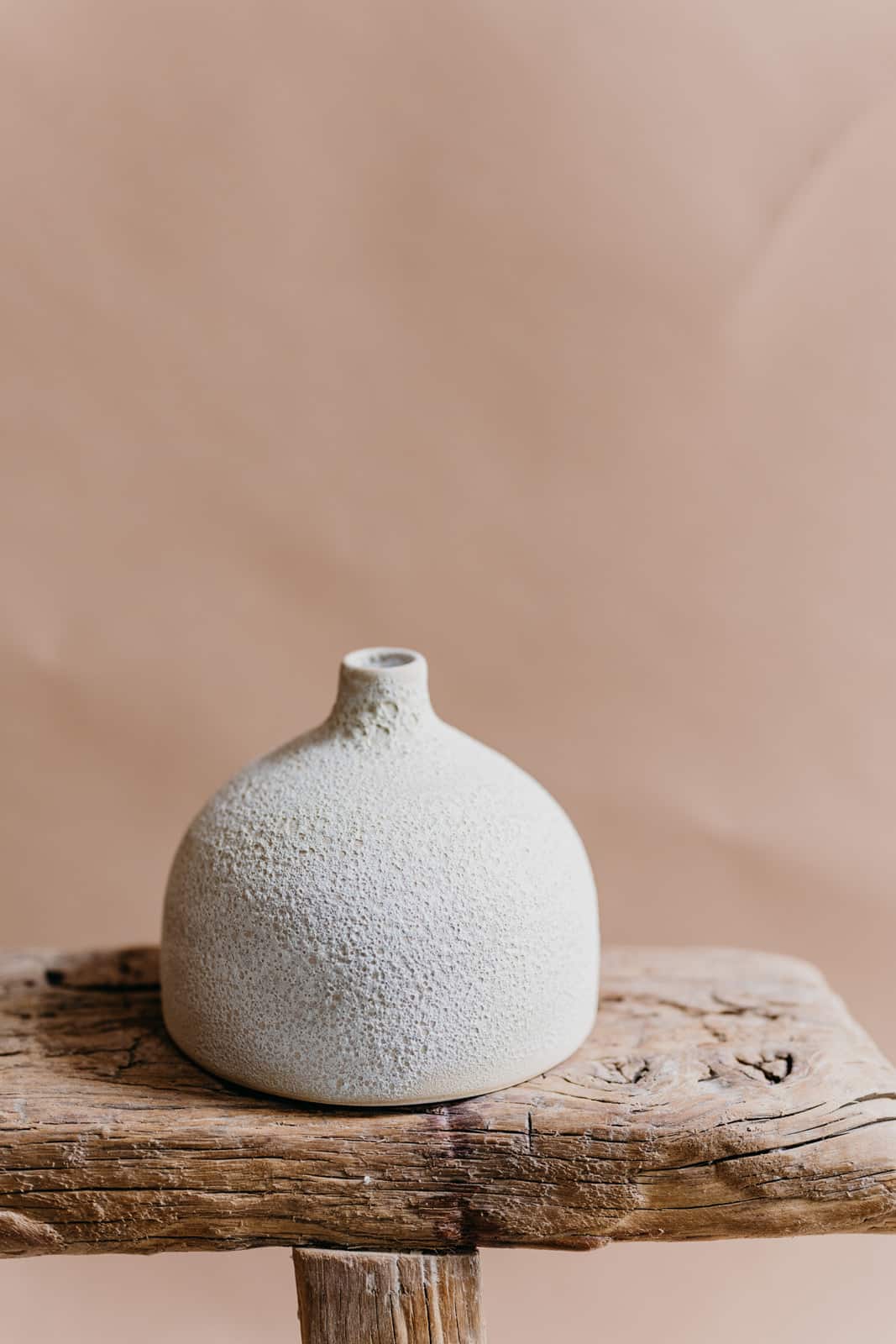 Vase aus Steinzeug Ton mit engem Hals im Töpfertempel Stuttgart