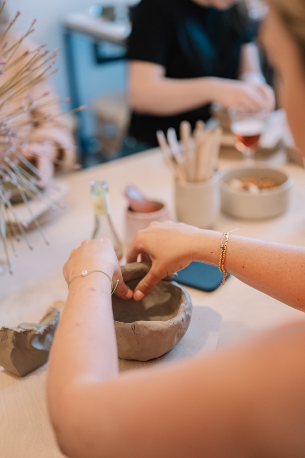 Futternäpfe aus Keramik töpfern im Töpfertempel Stuttgart – After Work Special für Haustierbesitzerinnen