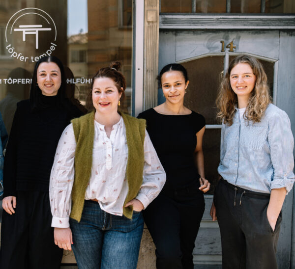 Das Team des Töpfertempel Stuttgart – Keramikerinnen für Töpferkurse, Offene Werkstatt & Keramik-Events