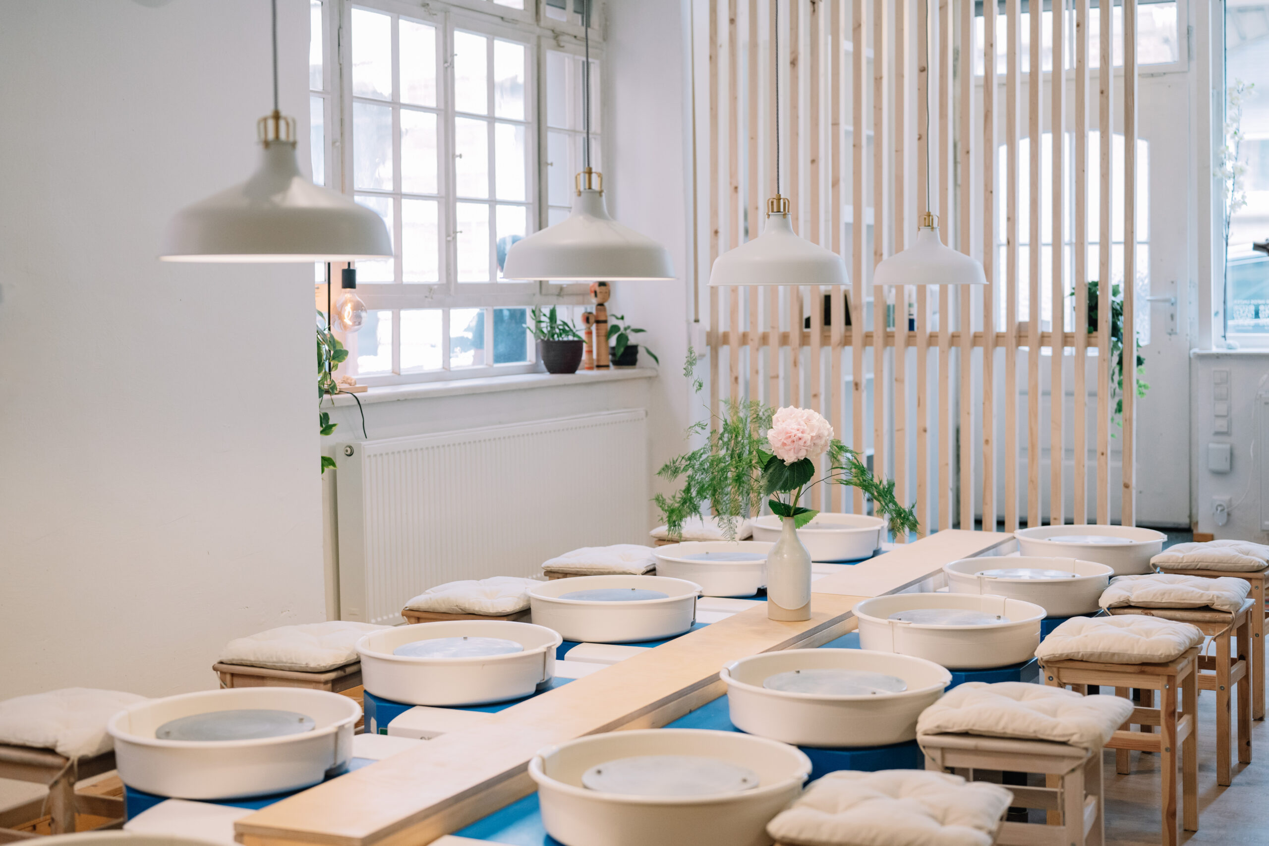 Töpfertempel Keramik Werkstatt in Stuttgart Süd für Töpferkurse an der Drehscheibe, kreative Events, Brennservice, Offene Werkstatt, After Work, und vieles mehr.